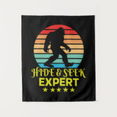 Verberg en zoek expert Bigfoot Grappig Wandkleed (Voorkant)