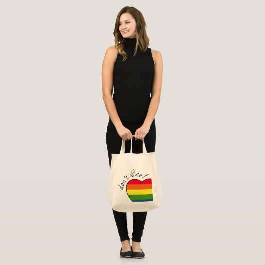 Verberg het hart niet met regenboogkleuren tote bag (Voorkant (model))