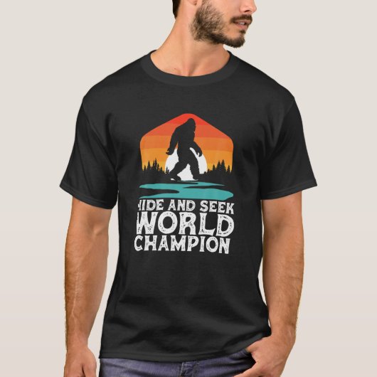 Verbergen en zoeken Wereldkampioen Grappige Bigfoo T-shirt (Voorkant)