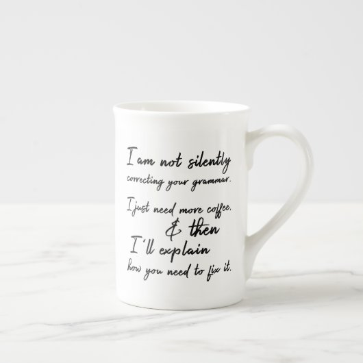 Verbeter uw grammatica zwart-wit niet stilletjes porselein kop (Rechts)