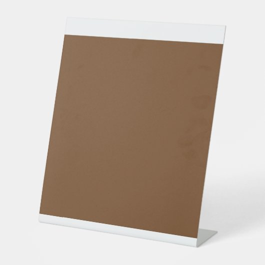 Verbeter uw ontwerp met een bruine achtergrond reclamebord met voetstuk (Voorkant)