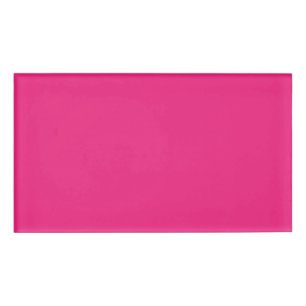 Verbeter uw ontwerp met roze achtergrond naambadge