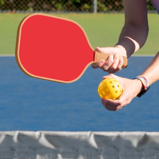 Verbeter uw websitebanner met rode achtergrond pickleball paddle (Insitu)