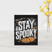 Verblijf Spooky Quote Halloween Drink Coffee Funny Kaart (Gele Bloem)