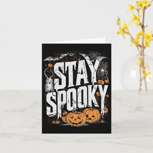 Verblijf Spooky Quote Halloween Drink Coffee Funny Kaart (Gele Bloem)
