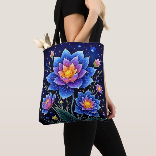 Verbluffend Kosmische Bloemendromen Ontwerp Tote Bag (Dichtbij)