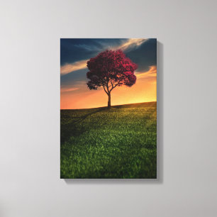 Verbluffend landschap met een rode boom op zonsond canvas afdruk