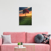 Verbluffend landschap met een rode boom op zonsond canvas afdruk (Insitu (Woonkamer))