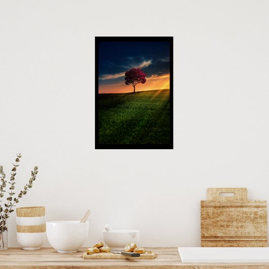 Verbluffend landschap met een rode boom op zonsond poster (Keuken)