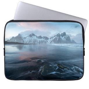 Verbluffend licht in IJsland   Stokksnes, Vestraho Laptop Sleeve