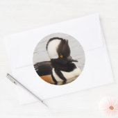 Verbluffend Merganser Duck op de Pond Ronde Sticker (Envelop)