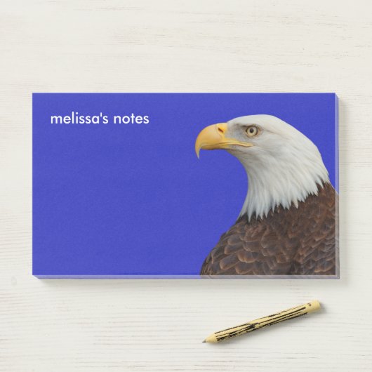 Verbluffend profiel van een volwassen balkadelaar post-it® notes (Op bureau)