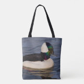 Verbluffende Bufflehead Duck zwemt voorbij Tote Bag (Achterkant)