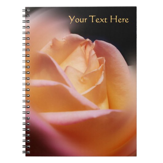 Verbluffende gele rosebudventilator notitieboek (Voorkant)