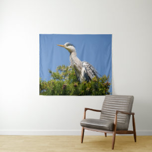 Verbluffende grijze reiger zittend op boom met opg wandkleed