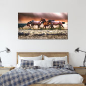 Verbluffende hengsten spelen in de oceaan golven canvas afdruk (Insitu (Slaapkamer))