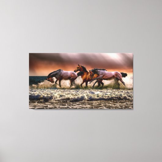 Verbluffende hengsten spelen in de oceaan golven canvas afdruk (Voorkant)