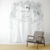 Verbluffende ijsblauwe en witte rozenboog wandkleed (In situ)