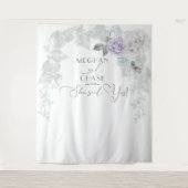 Verbluffende ijsblauwe seringen en witte rozenboog wandkleed (Voorkant)