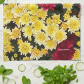 Verbluffende Red Gold Autumn Chrysanthemum Flowers Theedoek (Gevouwen)