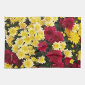 Verbluffende Red Gold Autumn Chrysanthemum Flowers Theedoek (Horizontaal)