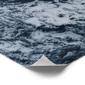 Verbluffende sneeuwbergen bedekt met wolken poster (Hoek)