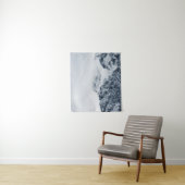 Verbluffende sneeuwbergen bedekt met wolken wandkleed (In situ)