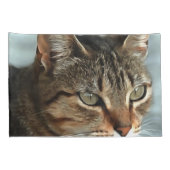 Verbluffende tabby Cat Close Artistic Portrait Kussensloop (Achterkant-Rechts)