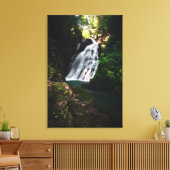 Verbluffende waterval Šum in het magische bos Canvas Afdruk (Insitu (Woonkamer))