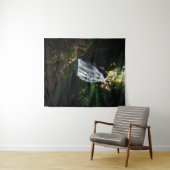 Verbluffende waterval Šum in het magische bos Wandkleed (In Situ (horizontaal))