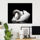 Verbluffende witte zwaluw op zwarte achtergrond poster (Thuiskantoor)