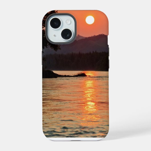 Verbluffende zonsopgang over de Katun iPhone 15 Case (Achterkant)