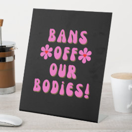 Verbod op onze lichamen Retro roze Typografie Reclamebord Met Voetstuk
