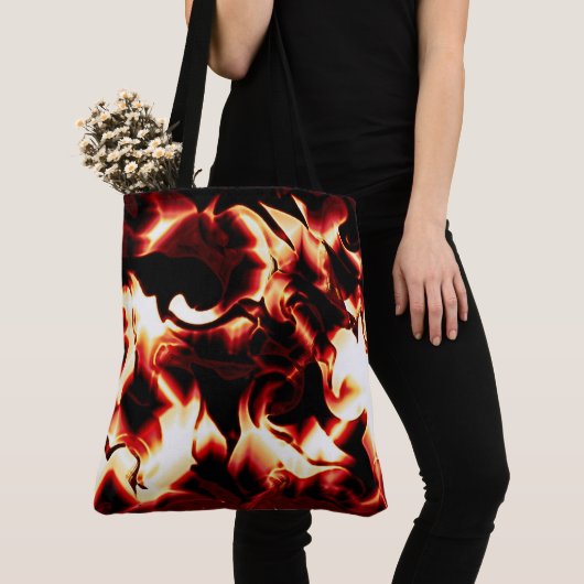 Verboden vuur op de donkerste rode achtergrond tote bag (Dichtbij)