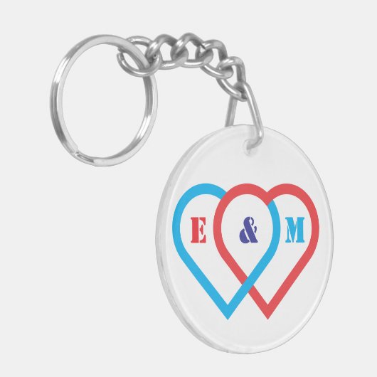 Verbonden harten. Letters kunnen worden aangepast Sleutelhanger (Voorkant Links)