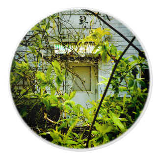 Verborgen deur keramische knop