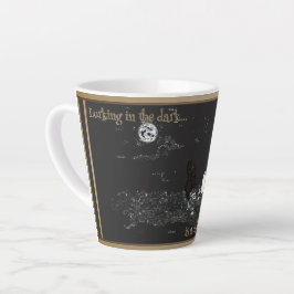 Verborgen in de donkere kleine Latte-mok Latte Mok