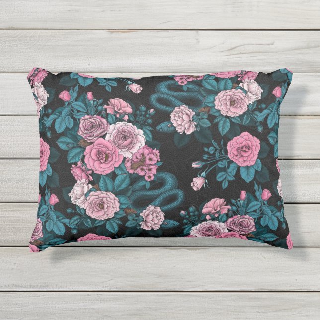 Verborgen in de rozen 2 buitenkussen (Voorkant)