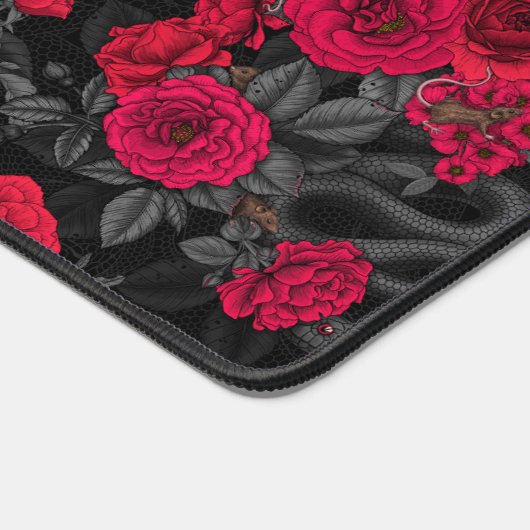 Verborgen in de rozen bureaumat (Hoek)