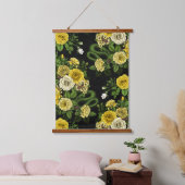 Verborgen in de rozen, geel en groen hangend wandkleed (Slaapkamer)