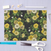 Verborgen in de rozen, geel en groen tissuepapier (Craft)