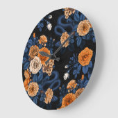 Verborgen in de rozen, oranje en blauw grote klok (Hoek)