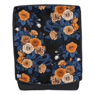 Verborgen in de rozen, oranje en blauw rugtassen