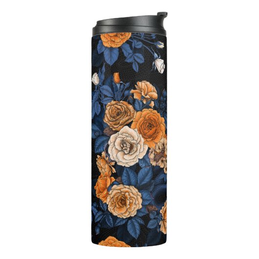 Verborgen in de rozen, oranje en blauw thermosbeker (Gedraaid links)