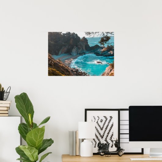 Verborgen Waterval – Kustsereniteit Poster (Thuiskantoor)