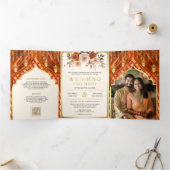 Verbrand Sinaasappel Bloemengordijn Indische Hindo Drieluik Uitnodiging (Binnen)