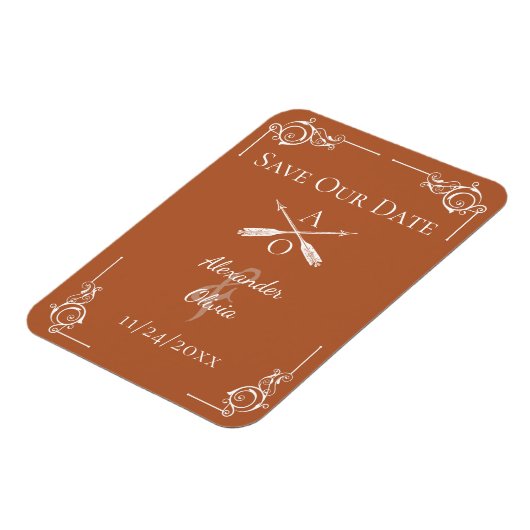 Verbrand Sinaasappel Monogram en Pijlen Sla de dat Magneet (Linkerzijde)