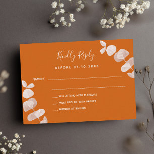Verbrandde oranje eucalyptustrouwreactie RSVP Notitiekaartje