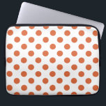 Verbrandde oranje pokstippen laptop sleeve<br><div class="desc">Verbrand oranje polka stippen op een witte achtergrond.</div>
