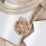 verbrande Oranje bloemmonogram Sleutelhanger<br><div class="desc">verbrande Sinaasappel Floral Monogram Sleutelhangers ideaal voor het geven aan vrienden of familie! Deze hebben een grillig faux geborduurd bloemenpatroon.</div>